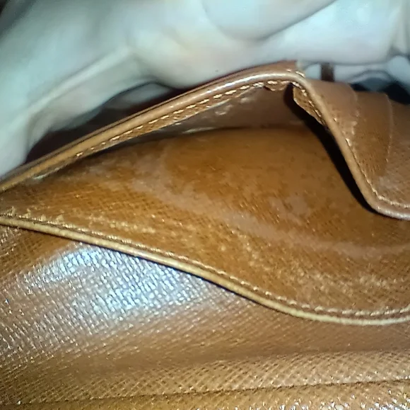 LOUIS VUITTON French Kisslock Wallet | Monogram - Picture 12 of 14